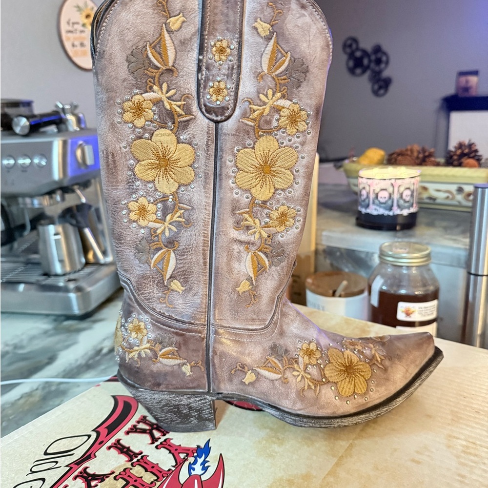 Old Gringo Floral Embroidered Boots - Tan and Gold